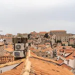 Plaza Royal In The Centre