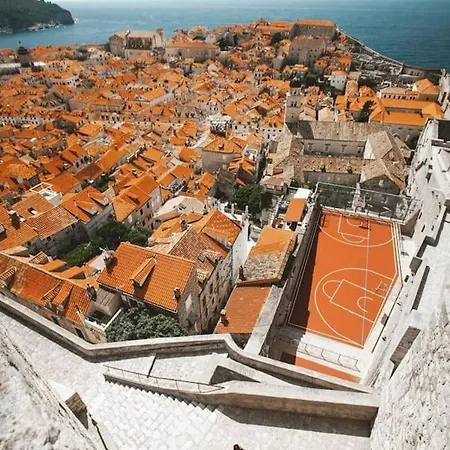 Plaza Royal In The Centre