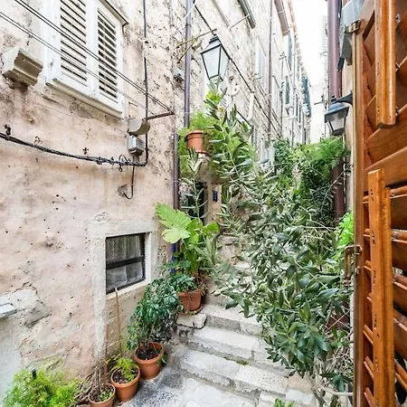 Apartment Plaza Royal In The Centre