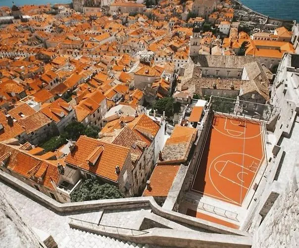 Plaza Royal In The Centre