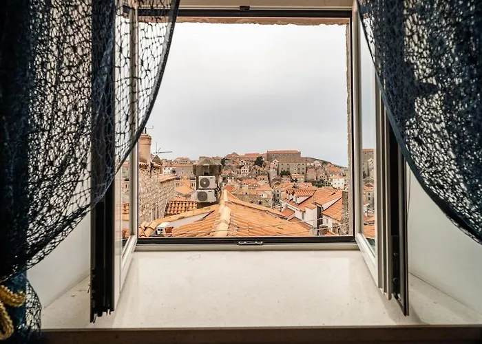 Plaza Royal In The Centre דירה