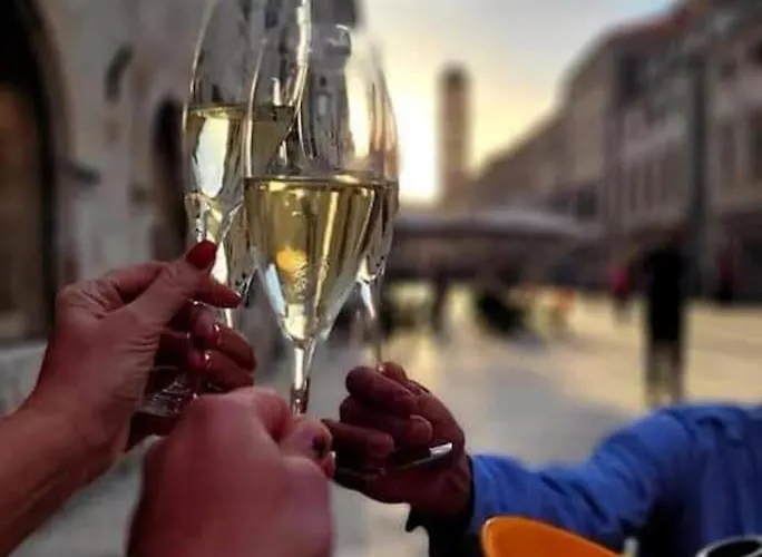 Plaza Royal In The Centre דירה