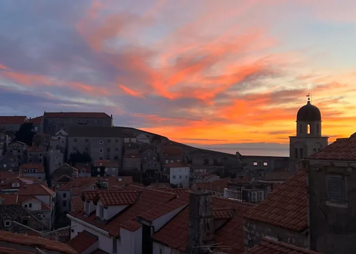 Plaza Royal In The Centre דירה