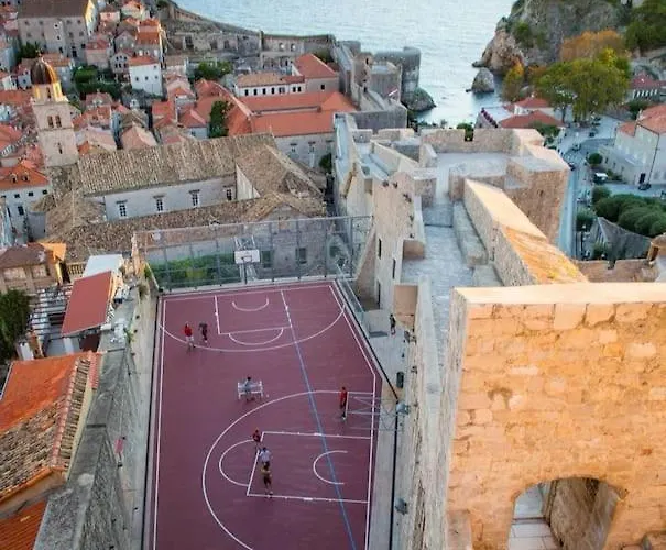 Plaza Royal In The Centre דירה